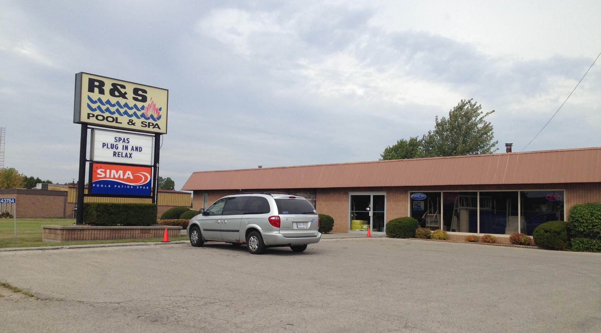 R & S Pool & Spa showroom location in St. Thomas